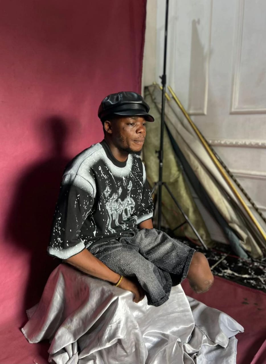 Help Me Walk Again and Rebuild My Fashion Dream/ - Image 2