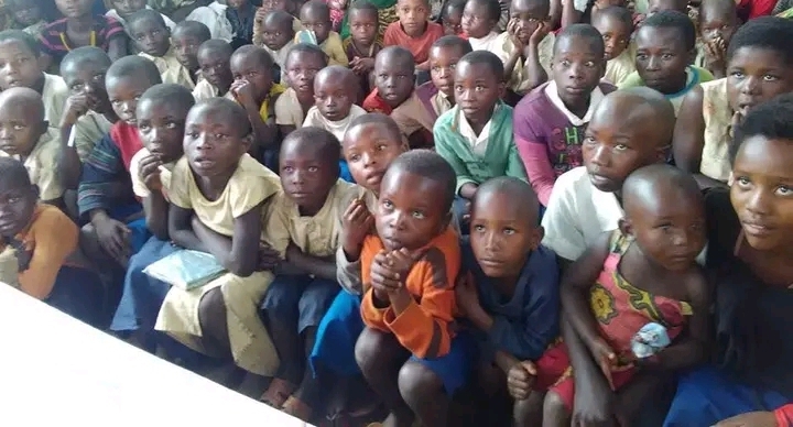 Repas scolaire en faveur de1800 enfants déplacés de guerre dans les territoires de Kalehe, walungu et Uvira au Sud-kivu/RDC